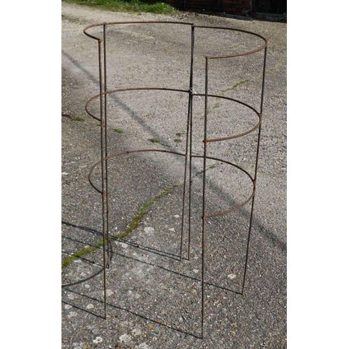 50 - A pair of semi-circular weathered steel garden frames/screens 126 cm x 60 cm