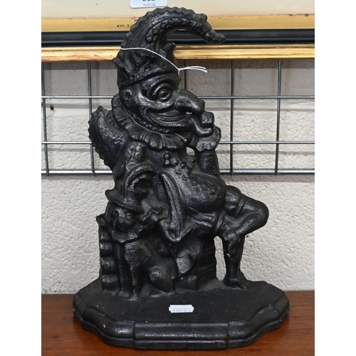 586 - A cast iron 'Mr Punch' doorstop, 32 cm