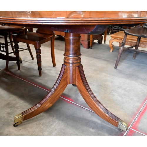 669 - A Regency style mahogany satin strung and rosewood crossbanded extending dining table with central l... 