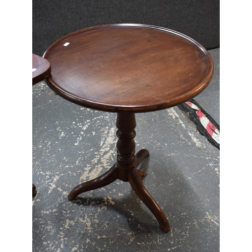 86 - A Victorian rectangular tilt top tripod table to/w another circular tilt top tripod table (2)