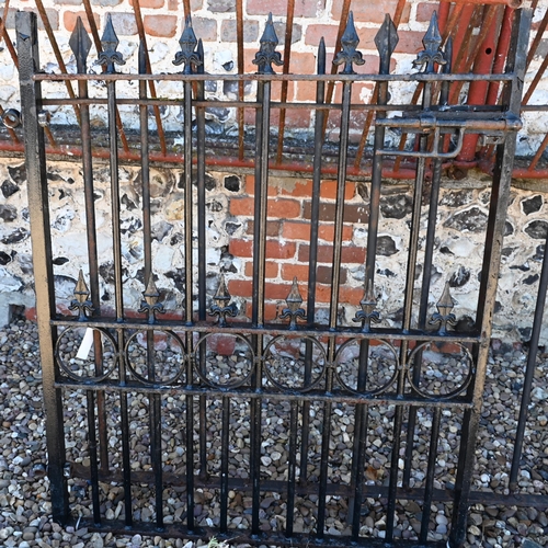 89 - Three sections of antique wrought iron railed fencing - 157 cm / 110 cm / 264 cm wide x approx. 165 ... 