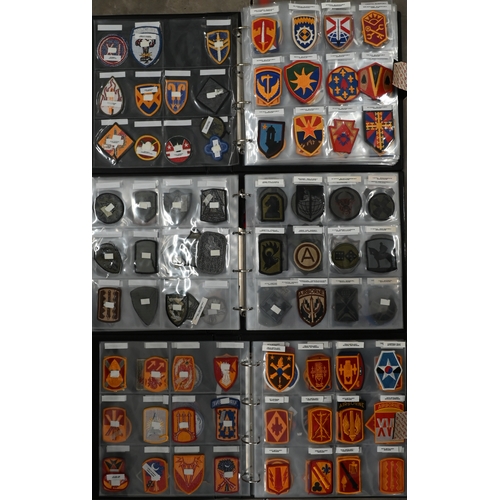 221 - A large collection of US Army patches and badges, to/w various related books