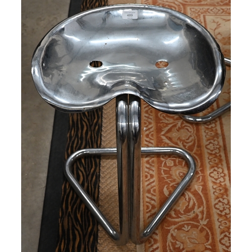 489 - A set of four chrome finish metal 'tractor seat' stools on tubular cantilever frames (4)