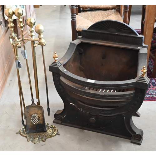 31 - A Regency-style cast iron fire basket with brass finials to/w brass and iron four piece companion se... 