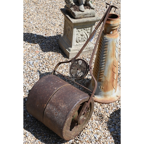 6 - 'F. Hunter Basingstoke' cast and wrought iron garden roller, 36 cm wide