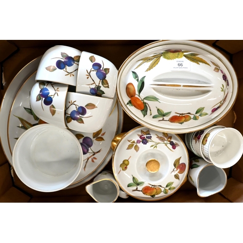 99 - Large quantity of Royal Worcester Evesham table-ware