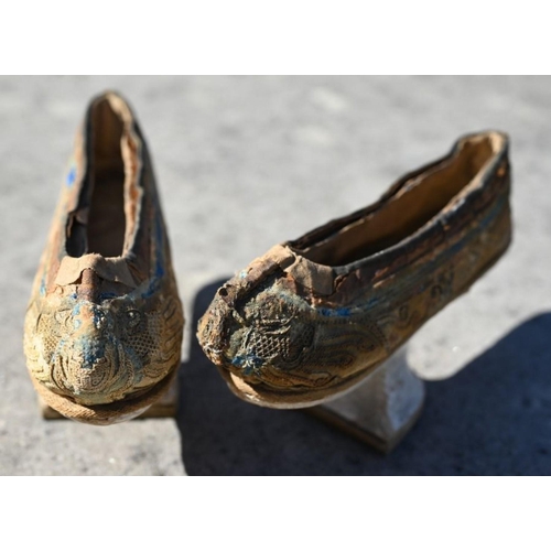 89 - Pair of 19th century Chinese/Manchu 'horse-shoe' worn platform shoes, mati-xie silk embroidered with... 