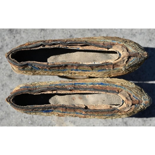 89 - Pair of 19th century Chinese/Manchu 'horse-shoe' worn platform shoes, mati-xie silk embroidered with... 