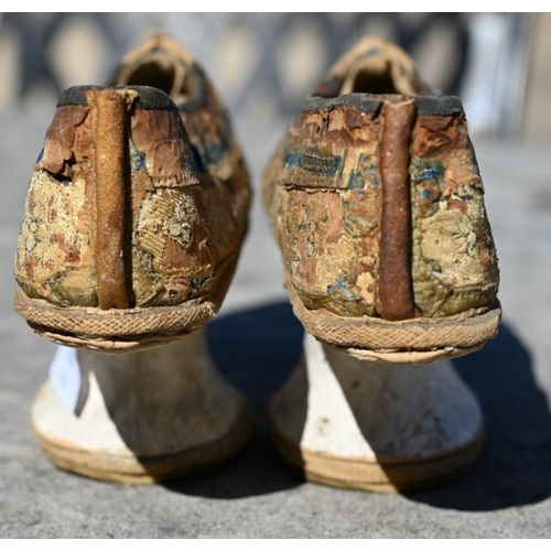 89 - Pair of 19th century Chinese/Manchu 'horse-shoe' worn platform shoes, mati-xie silk embroidered with... 