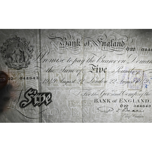 1061 - A Bank of England white Five Pounds, 1949, no 022 04463