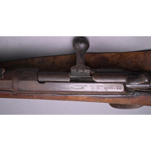 1114 - A French Chatellerault M.80 1866-74 11mm bolt-action carbine rifle with 79cm barrel, walnut halfstoc... 