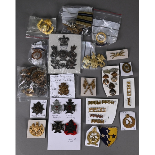 1116 - A large quantity of mostly British military cap badges, late 19th century and later, some duplicates... 