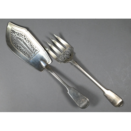 112 - A William IV silver fiddle pattern fish slice with pierced blade, London 1833, to/w a Victorian fidd... 