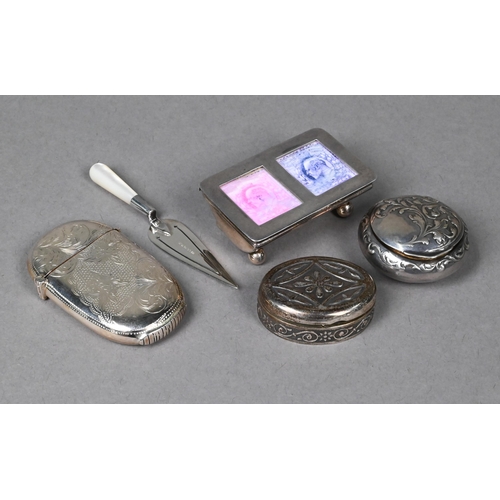 119 - A silver reproduction stamp-box, trowel bookmark, vesta case and pill box, to/w a Continental .830 g... 