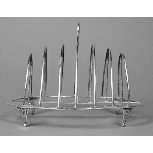 128 - A George III silver toast rack of elliptical form, John Langlands & John Robertson, London (no d... 