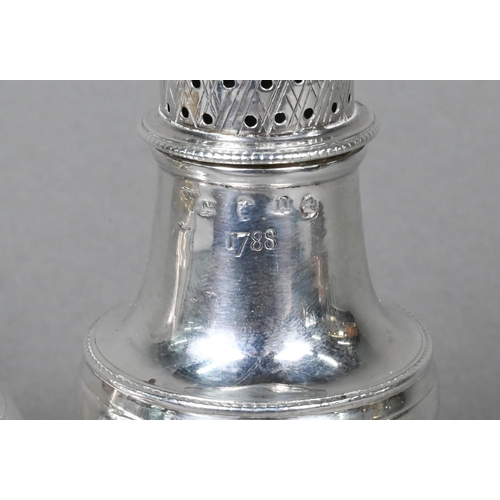 135 - A George III silver baluster pounce-pot with spiral finial, maker obscured, London 1788, 14.5 cm hig... 