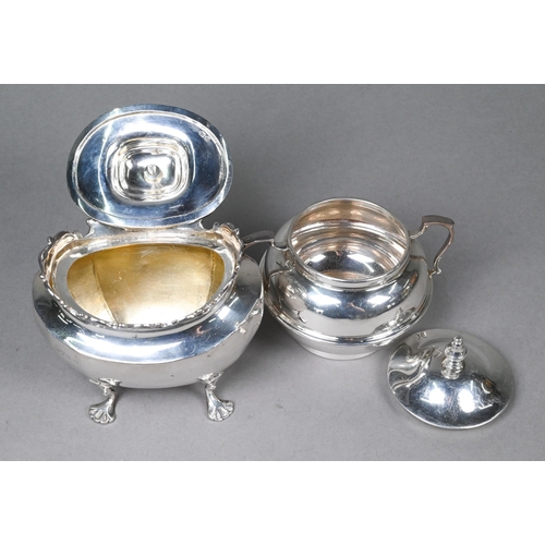 139 - A late Victorian silver sugar basin with hinged lid and shell feet, Chester 1900, to/w another sugar... 