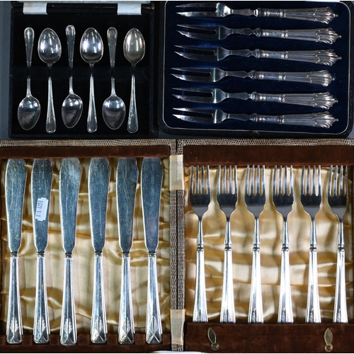 17 - A cased set of six Albany pattern tea knives, with loaded silver handles, Sheffield 1925 and a match... 