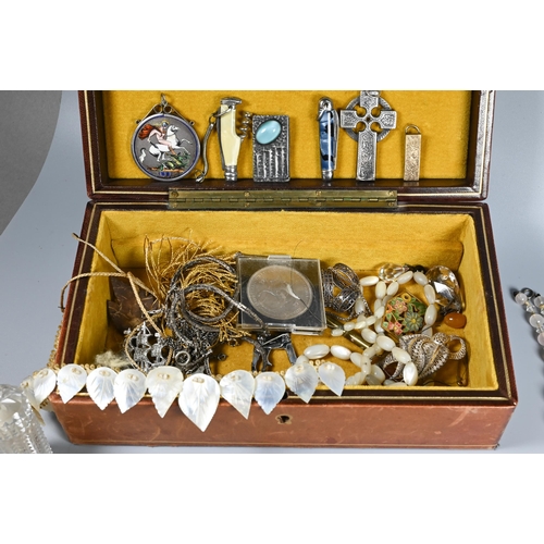 179 - Jewel box containing collection of vintage costume jewellery including rose quartz graduated bead ne... 