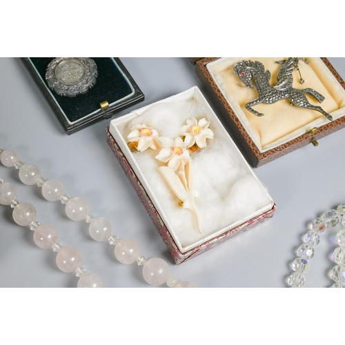 179 - Jewel box containing collection of vintage costume jewellery including rose quartz graduated bead ne... 