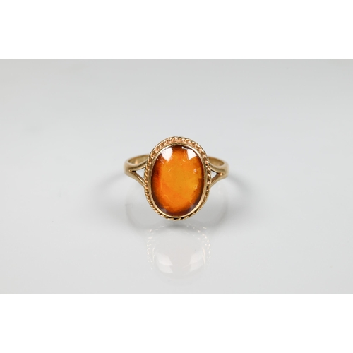 197 - An oval amber ring, 9ct yellow gold, size W