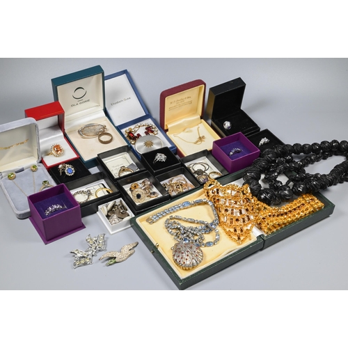 219 - A collection of jewellery items including 9ct rings (some stone set); Giani Jewellery rings; Ola Gor... 