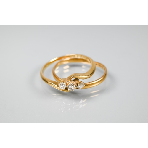 239 - A three-stone diamond ring in crossover setting, 18 ct yellow gold, size R 1/2, to/w an old narrow 2... 