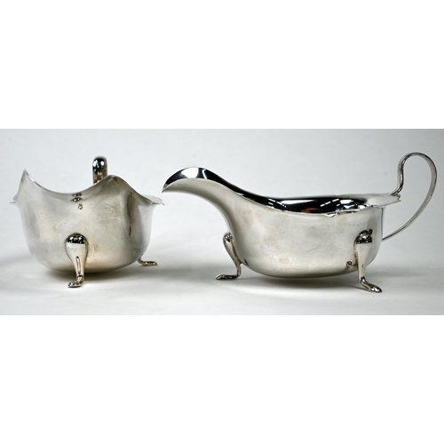 24 - A pair of silver sauce boats on pad feet, Viners, Sheffield 1933, 6.9oz (216g)