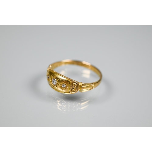 272 - A Victorian gypsy ring, 18ct yellow gold set with three graduated diamonds, and carved shoulders, si... 