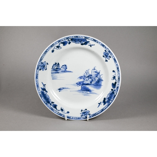 285 - A pair of 18th century Chinese blue and white plates, Qianlong period (1736-95) Qing dynasty, painte... 