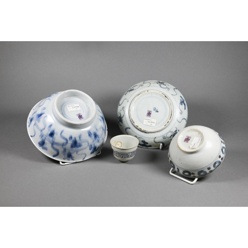 287 - Four pieces of early 19th century Chinese 'Tek Sing' salvaged blue and white ship-wreck porcelain in... 