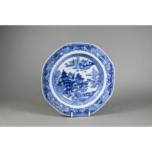 290 - An 18th century Chinese blue and white octagonal shallow bowl painted in underglaze blue with dwelli... 