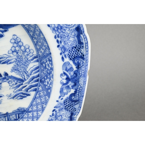 290 - An 18th century Chinese blue and white octagonal shallow bowl painted in underglaze blue with dwelli... 