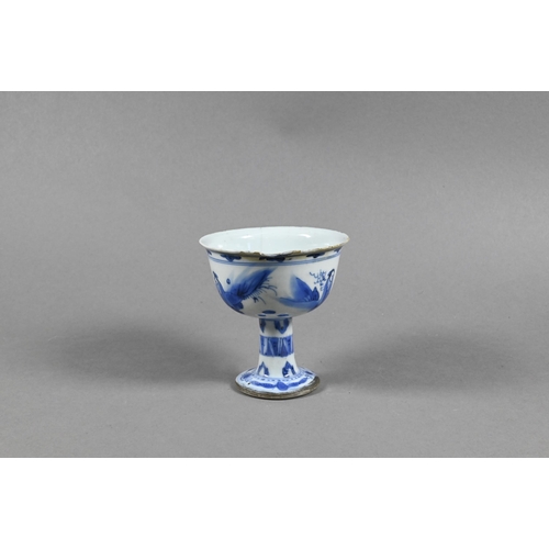 322 - A mid 17th century Chinese blue and white porcelain stem cup, late Ming or transitional period, prob... 