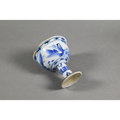 322 - A mid 17th century Chinese blue and white porcelain stem cup, late Ming or transitional period, prob... 