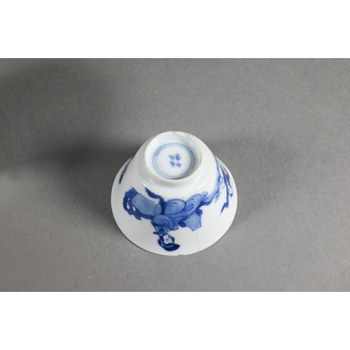 325 - A collection of 18th century Chinese porcelain, Qing dynasty, including four various blue and white ... 