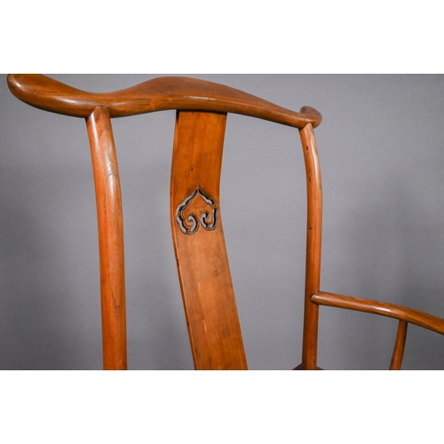 331 - An old Chinese elm 'officials hat' chair, the vertical splat with ruyi head device