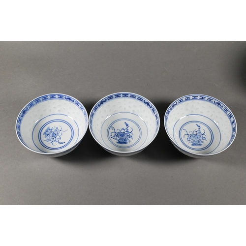 349 - A small collection of Oriental ceramics and collectables including a Japanese porcelain sake/wine cu... 