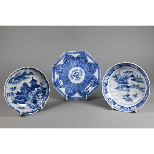 354 - Six pieces of 18th century Chinese blue and white porcelain including two tea bowls, 8 cm diameter, ... 