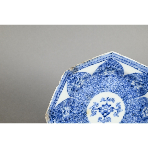 354 - Six pieces of 18th century Chinese blue and white porcelain including two tea bowls, 8 cm diameter, ... 