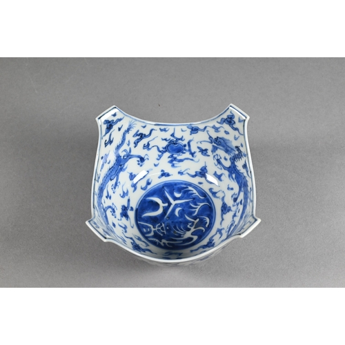 354 - Six pieces of 18th century Chinese blue and white porcelain including two tea bowls, 8 cm diameter, ... 