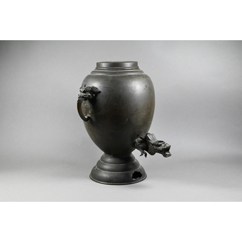 382 - A 19th century Japanese bronze ceremonial samovar water/wine dispenser, Meiji period (1868-1912) wit... 