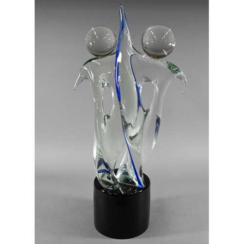 445 - A large Stefano Toso Murano glass group, dancing couple, on cylindrical black glass plinth, 77 cm hi... 