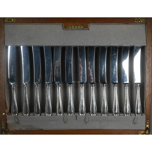 6 - Oak canteen of Albany pattern Community Plate flatware and cutlery for twelve settings