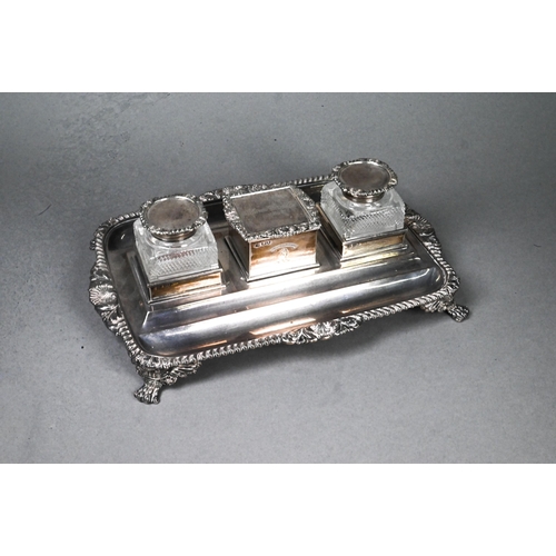 62 - An Edwardian heavy quality silver inkstand with shell-moulded gadrooned rim, surmounted by a nib-box... 