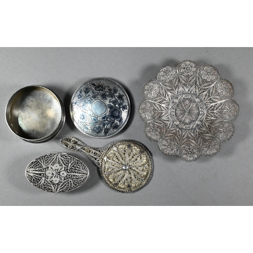 79 - Small .925 standard salt and pepper (boxed) to/w Continental silver filigree dish, trinket box and s... 