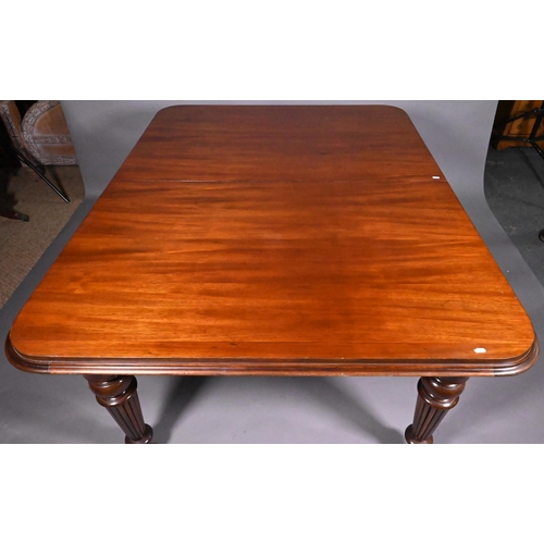 834 - A Victorian mahogany draw leaf extending dining table, raised on turned part gadrooned legs to brass... 