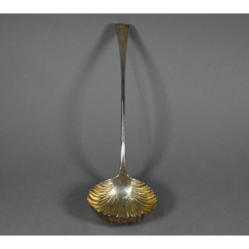 86 - A George III silver Old English pattern punch ladle with gilt shell bowl, maker WT (possibly William... 