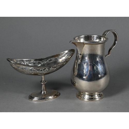 91 - A heavy quality silver pear-shaped cream jug in the Georgian manner, FG Rose, Birmingham 1925, 12 cm... 