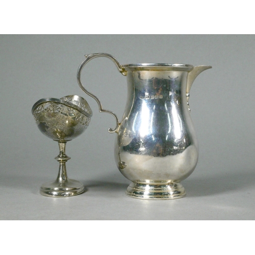 91 - A heavy quality silver pear-shaped cream jug in the Georgian manner, FG Rose, Birmingham 1925, 12 cm... 